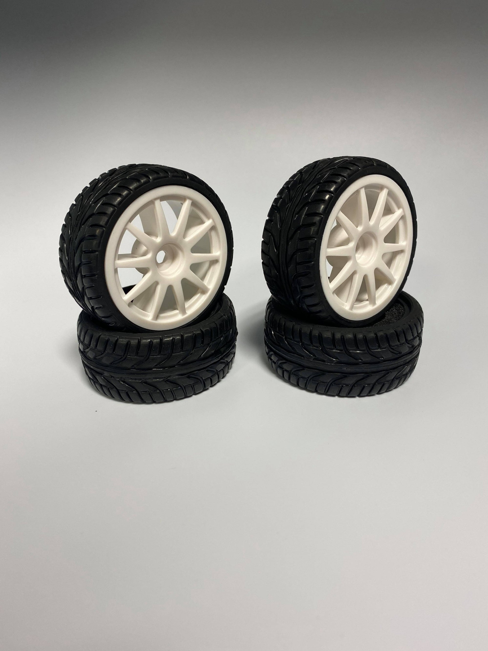 D020 Tire (2pcs) On-Road Grip Tyre Set 52mm X 26mm wheel Tamiya Kyosho HPI TYP2